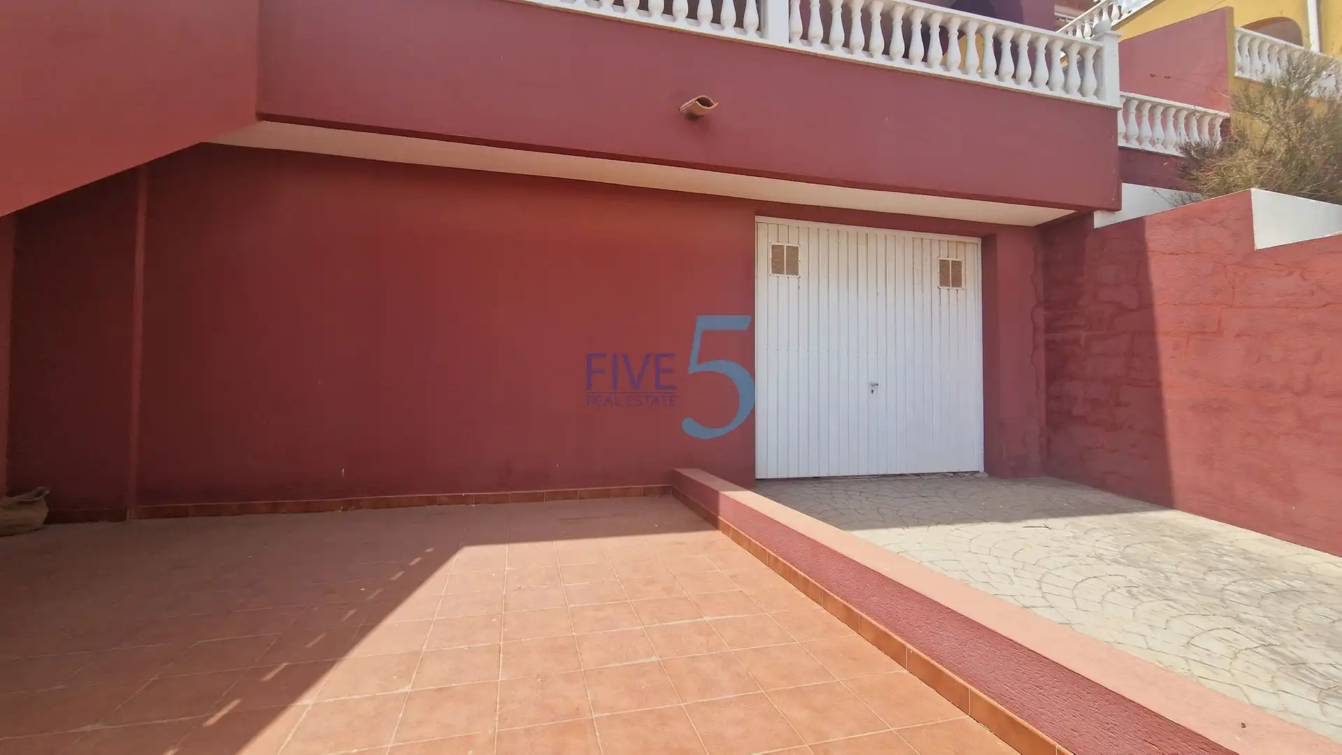 Aparcament de Casa adosada en venda en Cartagena amb Aire condicionat, Terrassa i Piscina