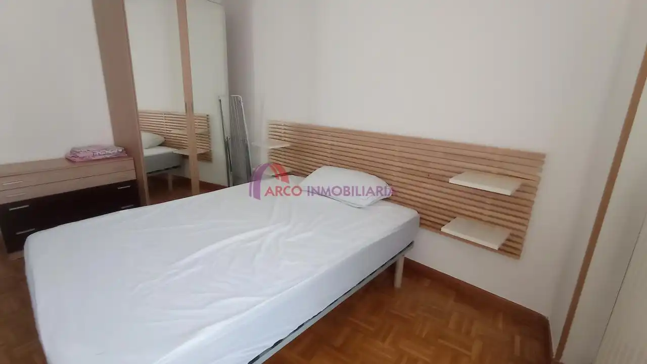 Dormitori de Apartament en venda en Burgos amb Calefacció i Balcó