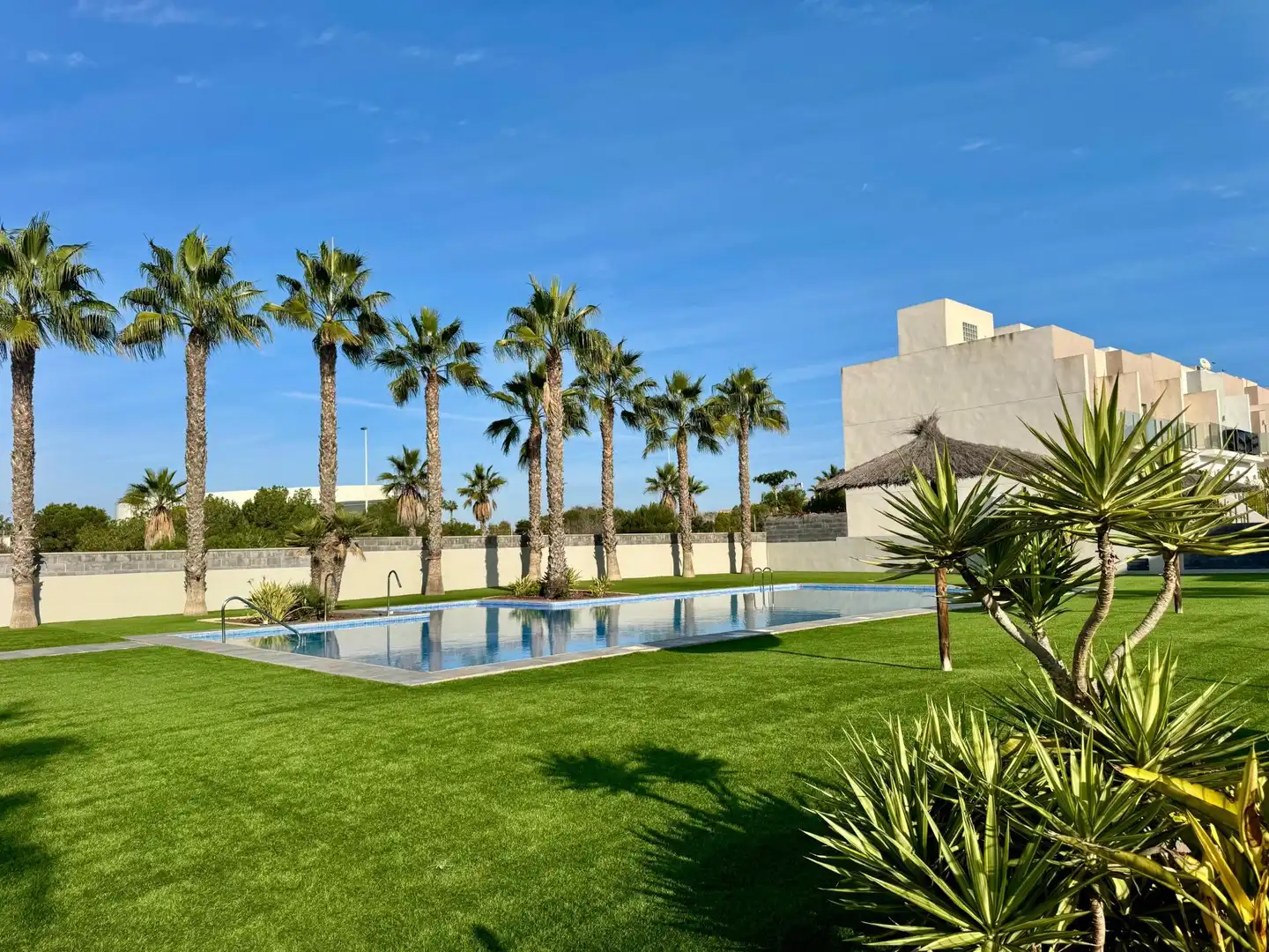 Piscina de Casa adosada en venta en Torrevieja con Jardín privado, Terraza y Balcón