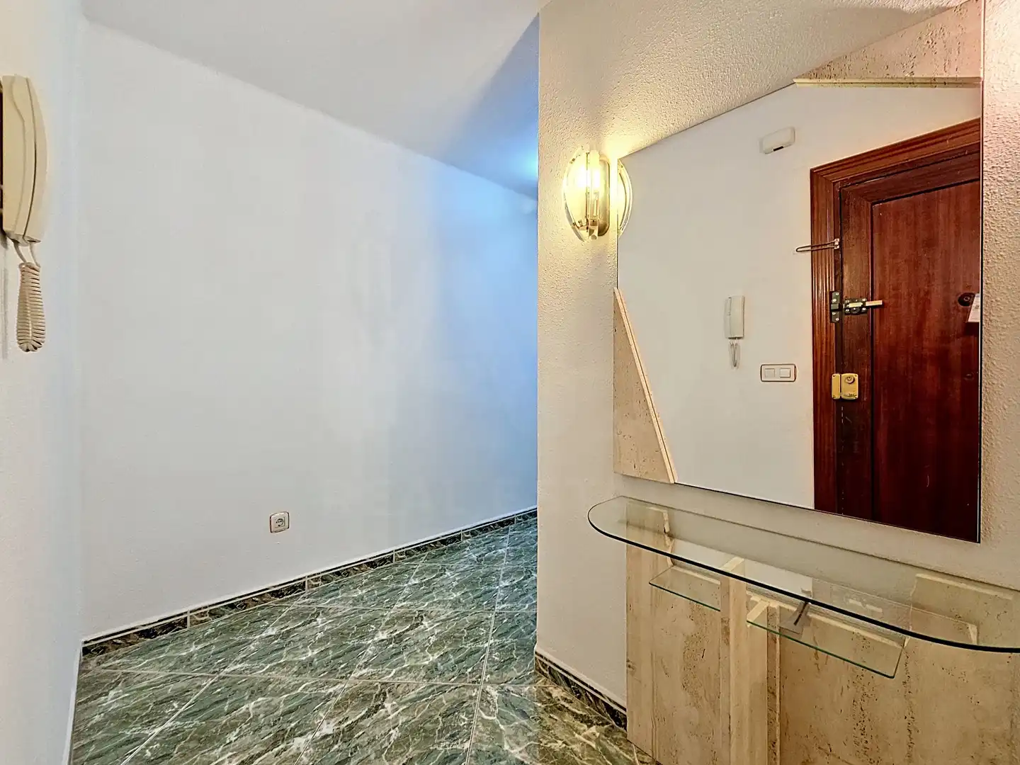 Flat for sale in Granada  with Heating