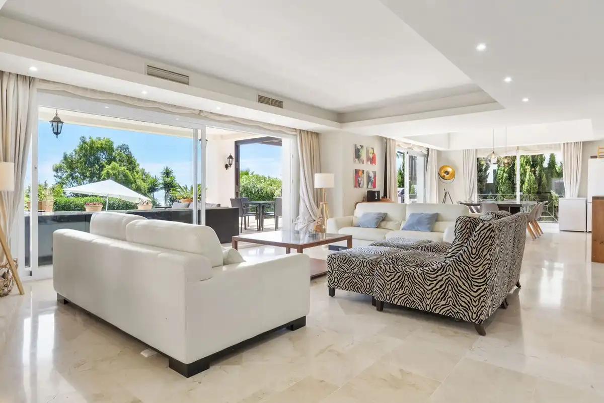 Sala de estar de Casa o chalet en venta en Manilva con Aire acondicionado, Jardín privado y Terraza