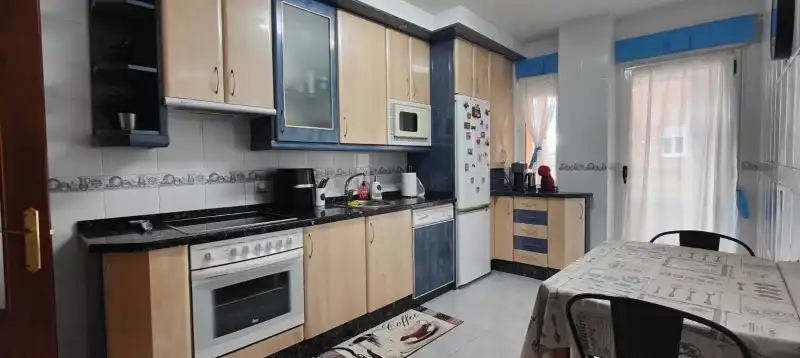 Küche von Wohnung zum Verkauf in La Bañeza  mit Heizung, Privatgarten und Parkett