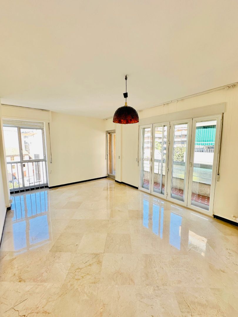 Living room of Flat to rent in  Granada Capital  with Air Conditioner, Heating and Terrace