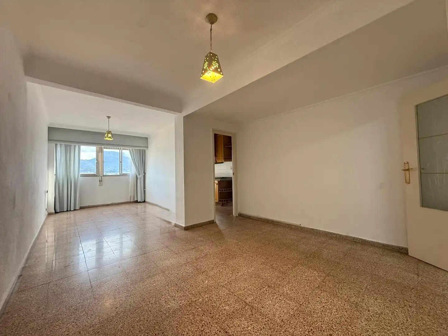 Sala d'estar de Pis en venda en Elda amb Balcó