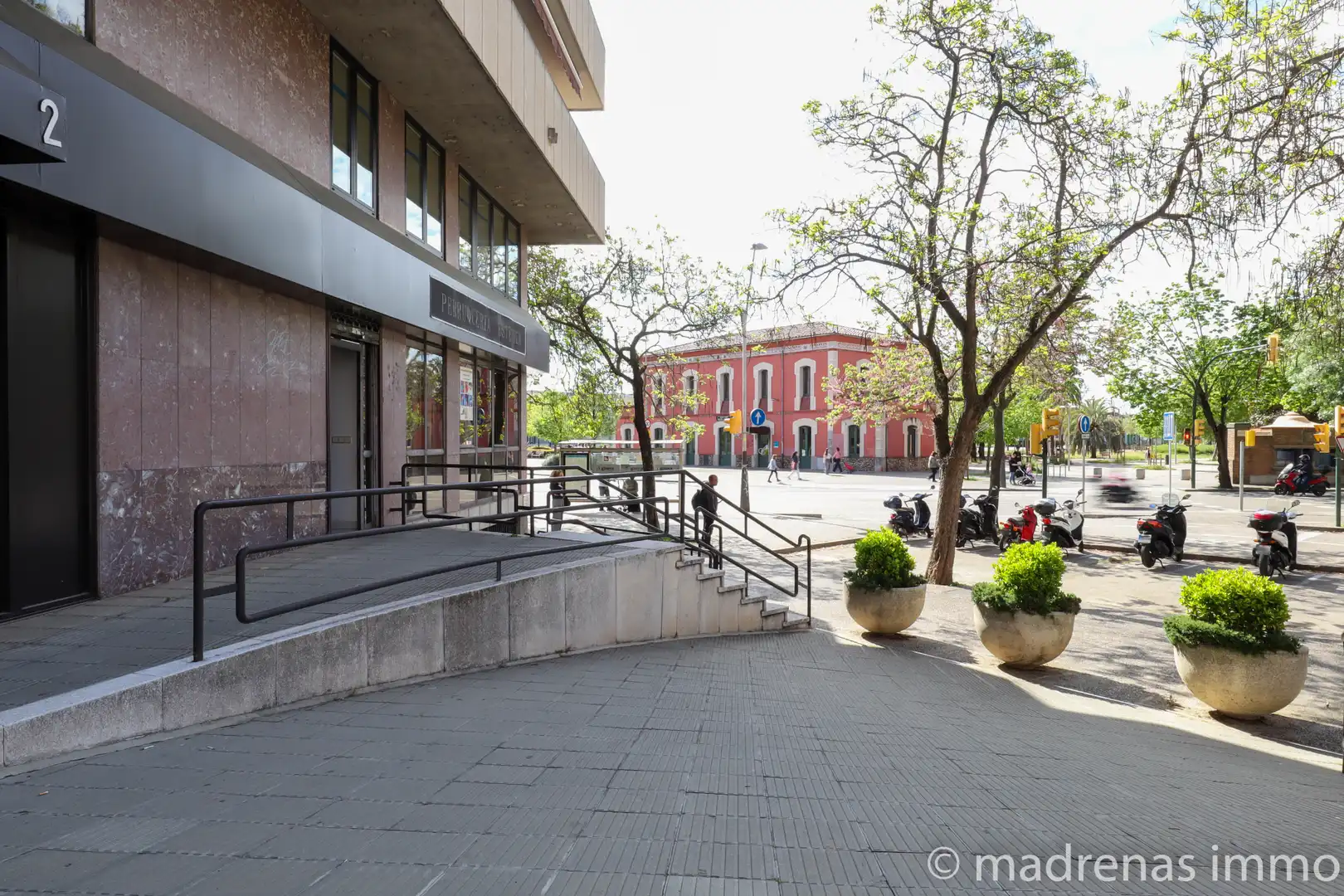 Außenansicht von Büro zur Miete in Girona mit Klimaanlage, Heizung und Möbliert