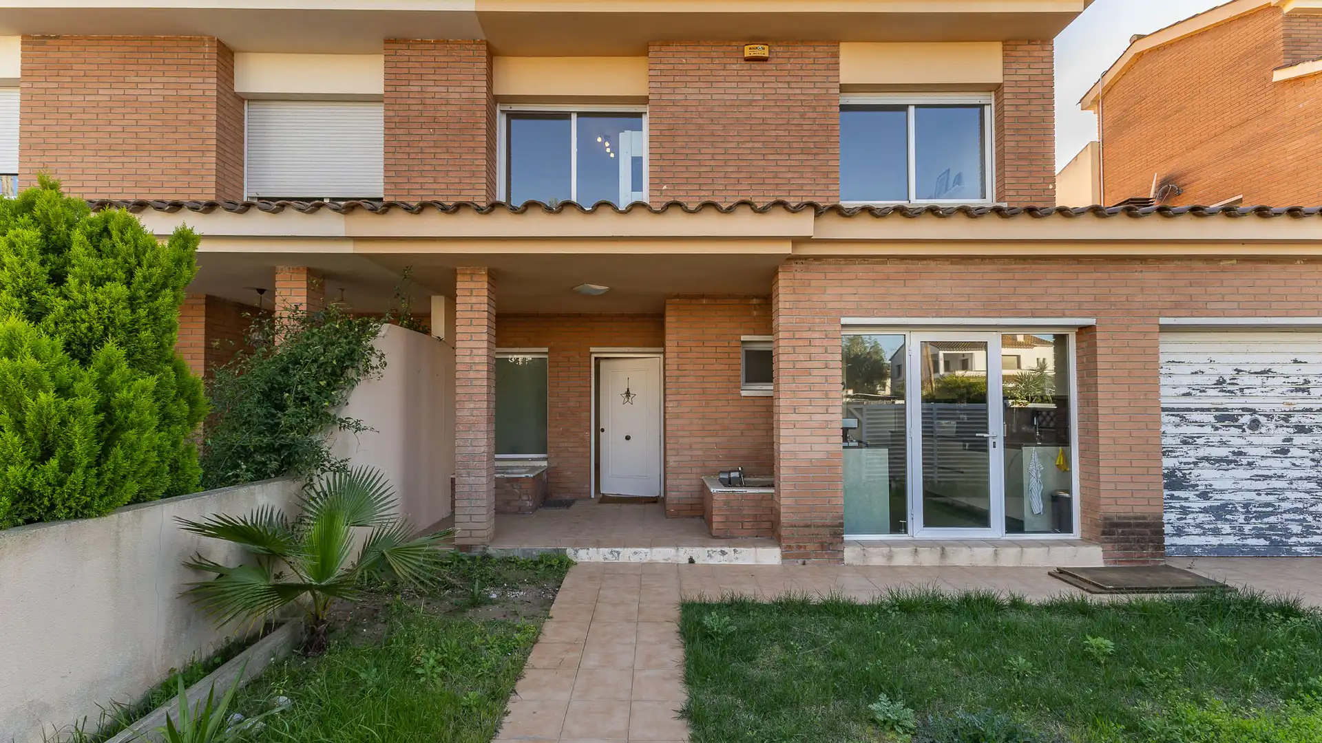 Exterior view of Single-family semi-detached for rent in Sitges  with Air Conditioner, Heating and Private garden