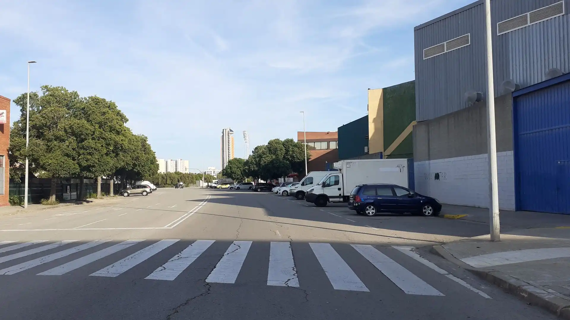 Vista exterior de Nau industrial en venda en L'Hospitalet de Llobregat