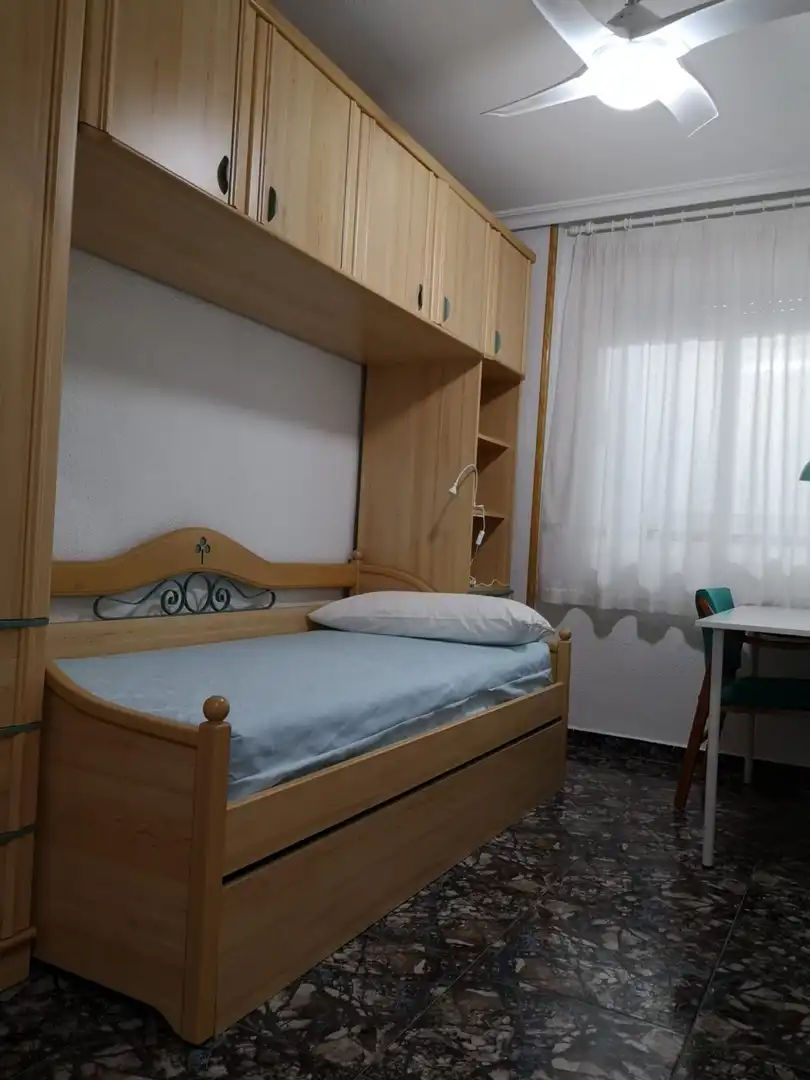 Schlafzimmer von Wohnung zur Miete in Murcia mit Heizung, Abstellraum und Möbliert