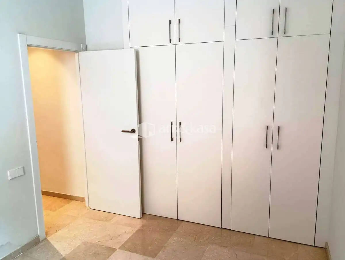 Schlafzimmer von Wohnung zur Miete in Valencia mit Klimaanlage, Heizung und Möbliert