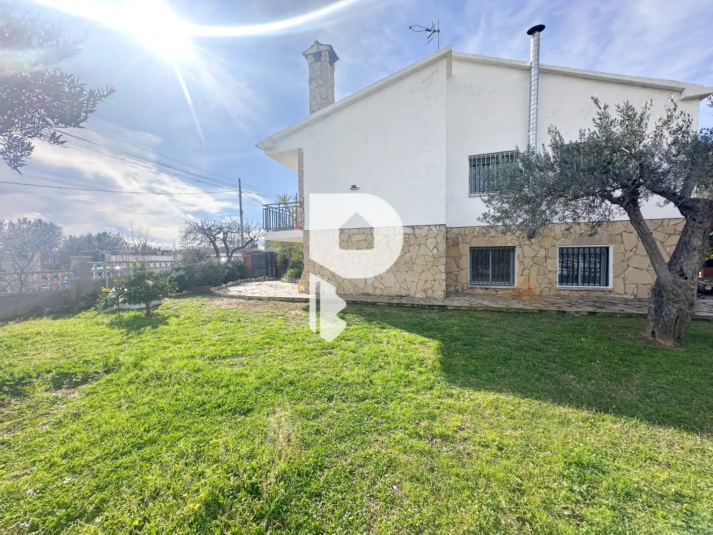 Vista exterior de Casa o xalet en venda en Esparreguera amb Aire condicionat, Calefacció i Jardí privat