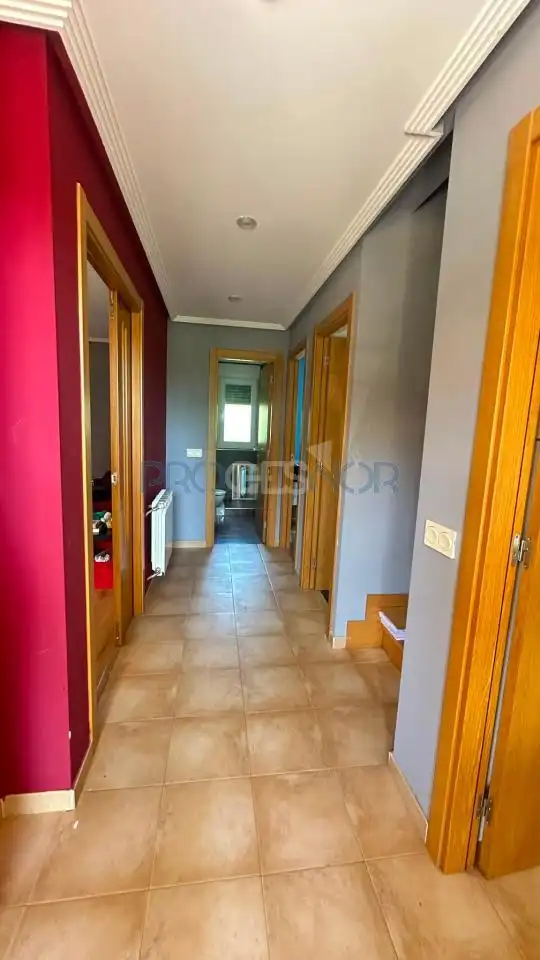 Casa adosada en venda en Onzonilla amb Calefacció, Jardí privat i Terrassa