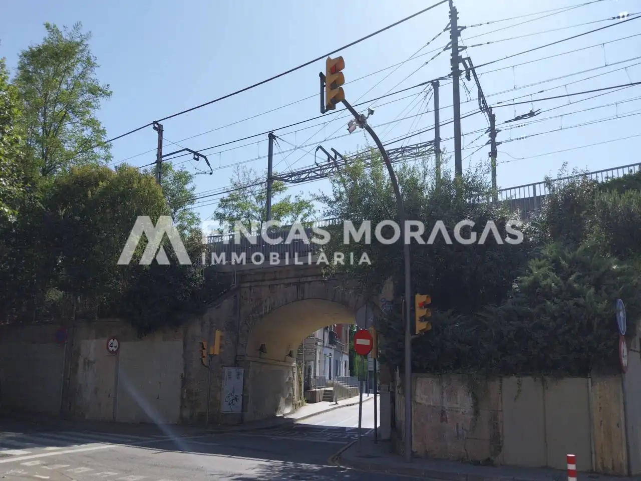 Vista exterior de Garatge en venda en Sant Cugat del Vallès amb Alarma