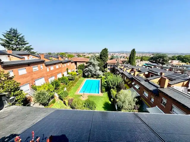 Piscina de Casa adosada en venta en Sant Cugat del Vallès con Aire acondicionado, Calefacción y Parquet