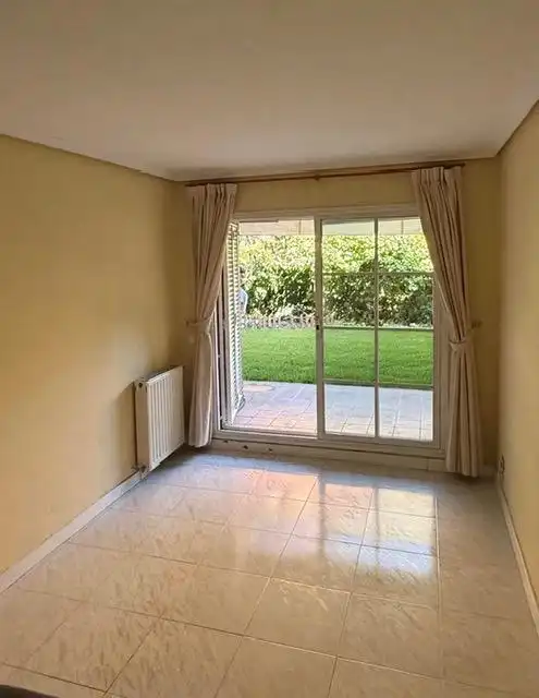 Jardín de Piso en venta en Las Rozas de Madrid con Calefacción, Jardín privado y Piscina comunitaria