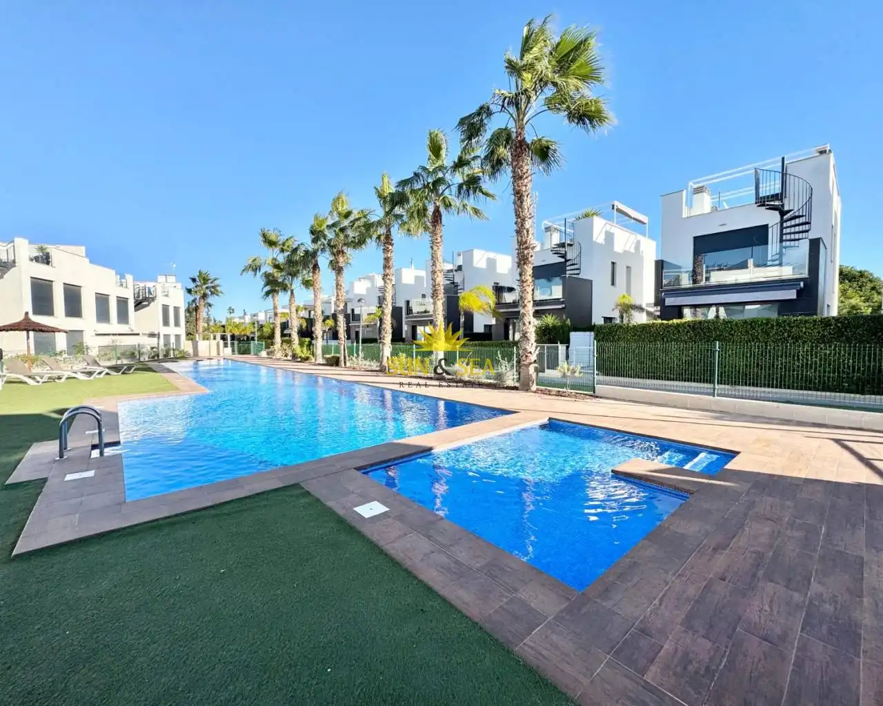 Piscina de Casa o xalet de lloguer en Torrevieja amb Aire condicionat, Calefacció i Jardí privat