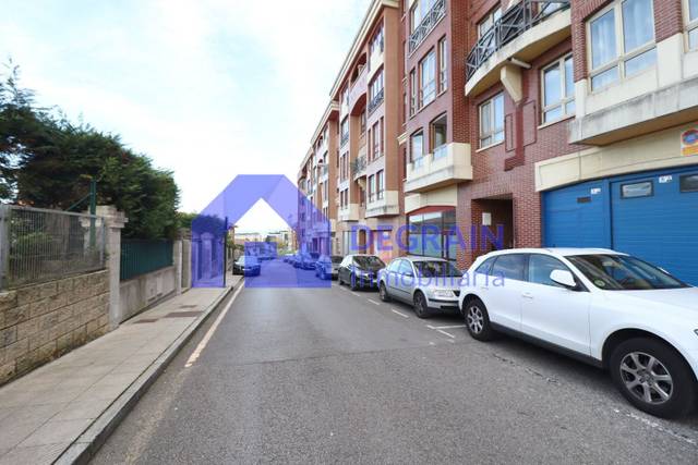 Local comercial en Venta en Calle Antonio Martínez Vega en Olivares