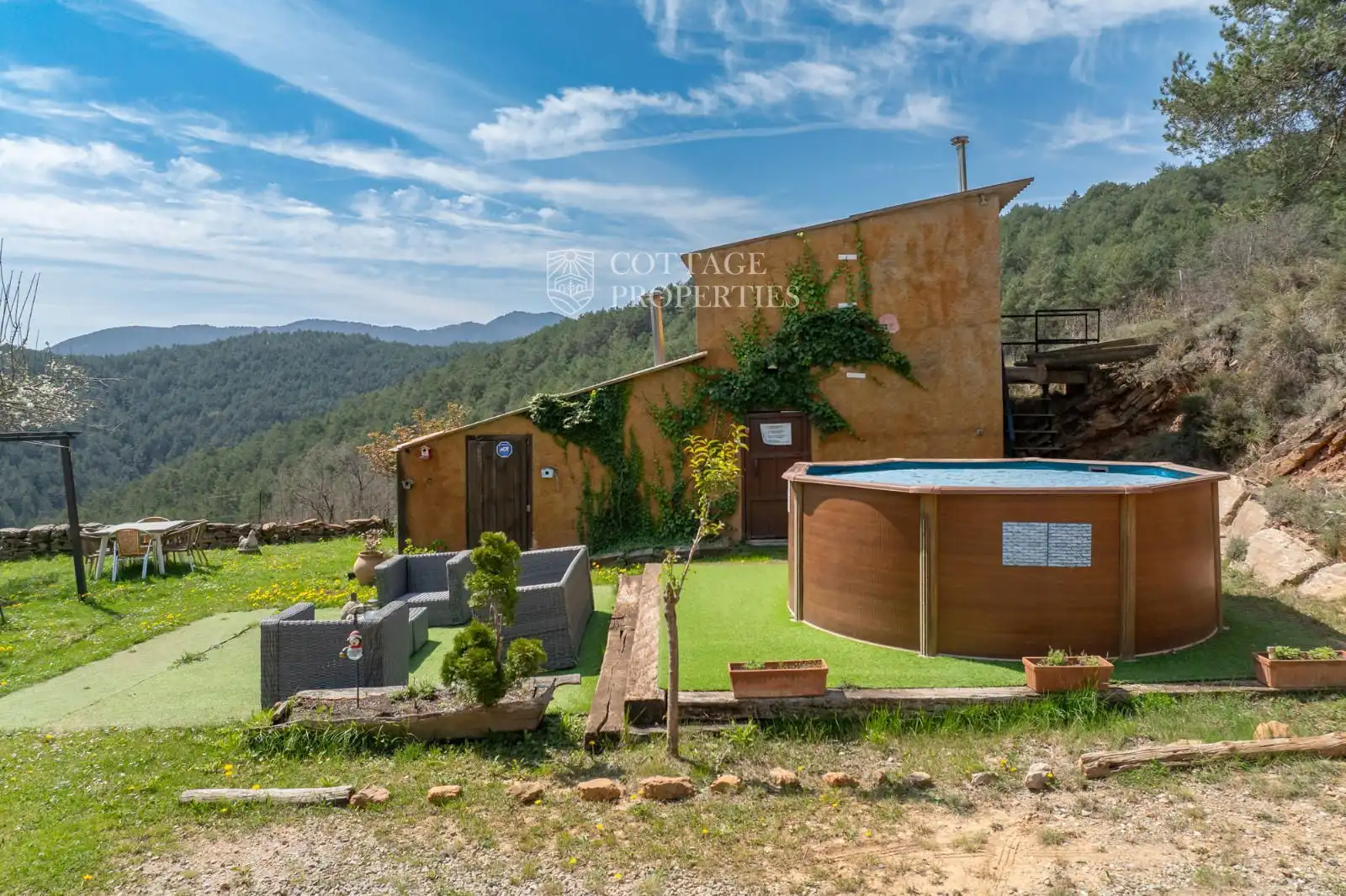Außenansicht von Country house zum Verkauf in Ripoll