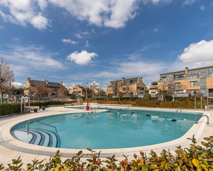 Piscina de Dúplex en venda en La Moraleja amb Aire condicionat, Calefacció i Terrassa