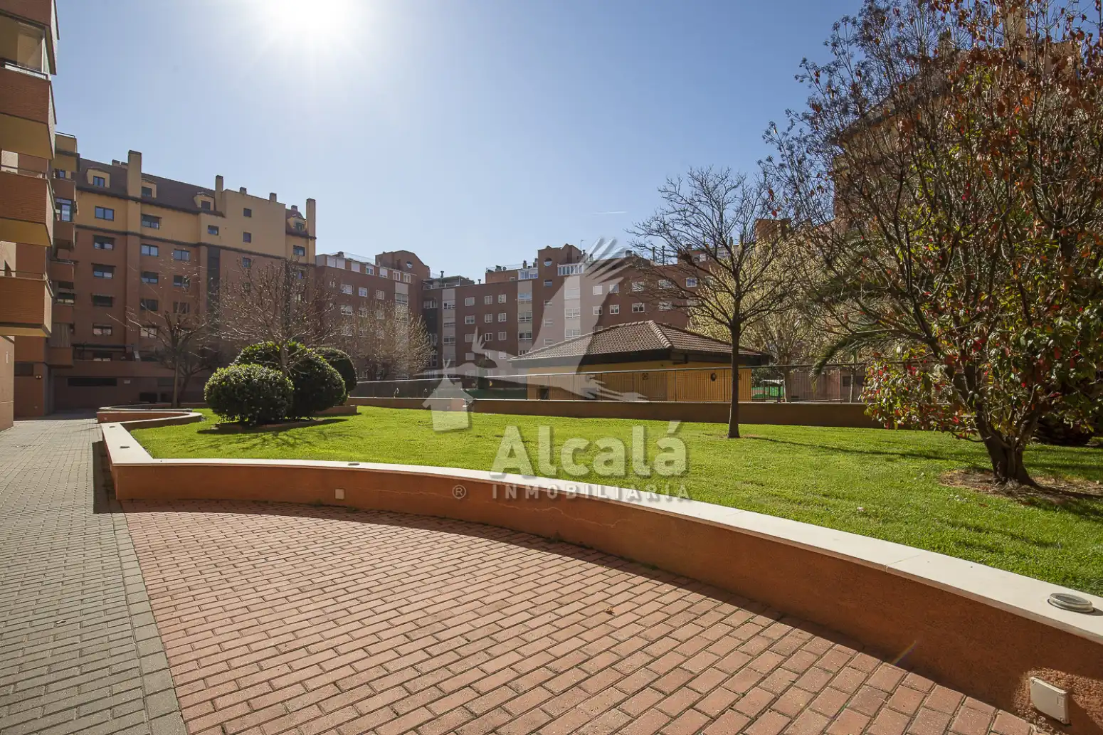 Exterior view of Flat for sale in Alcalá de Henares  with Air Conditioner, Heating and Private garden
