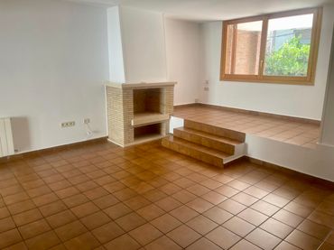 Casa amb balcó de lloguer a Finestrelles