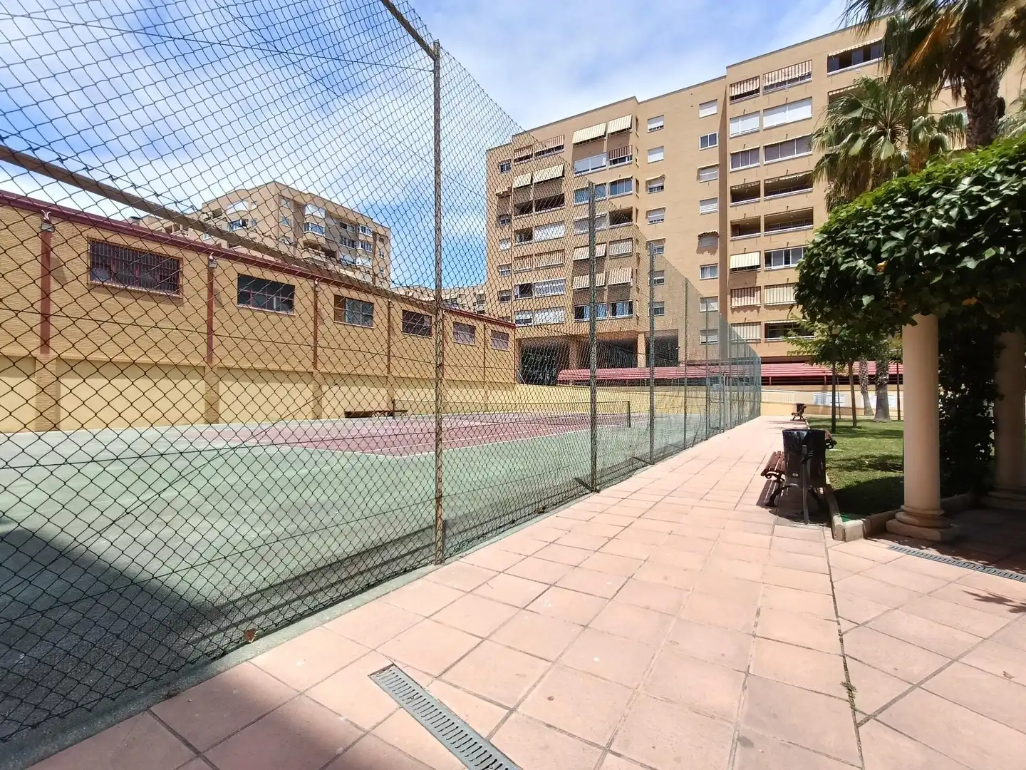 Vista exterior de Piso en venta en Alicante / Alacant con Calefacción, Jardín privado y Piscina comunitaria