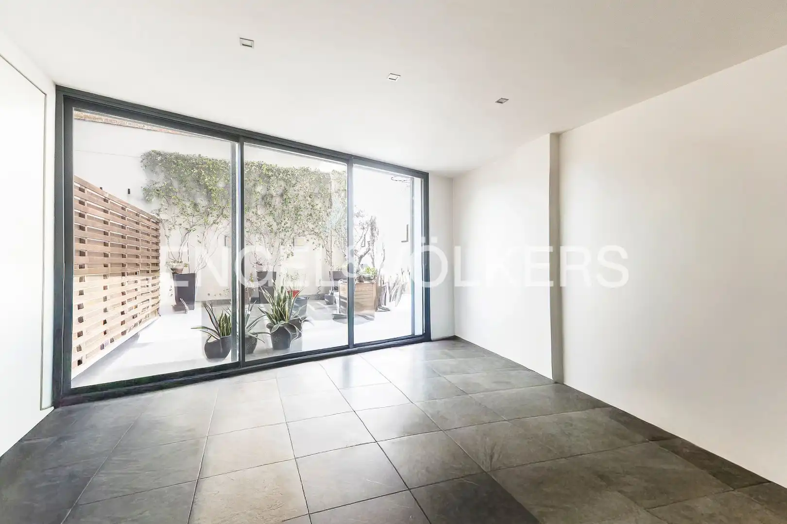 Houses for sale in Barcelona  with Air Conditioner, Heating and Private garden