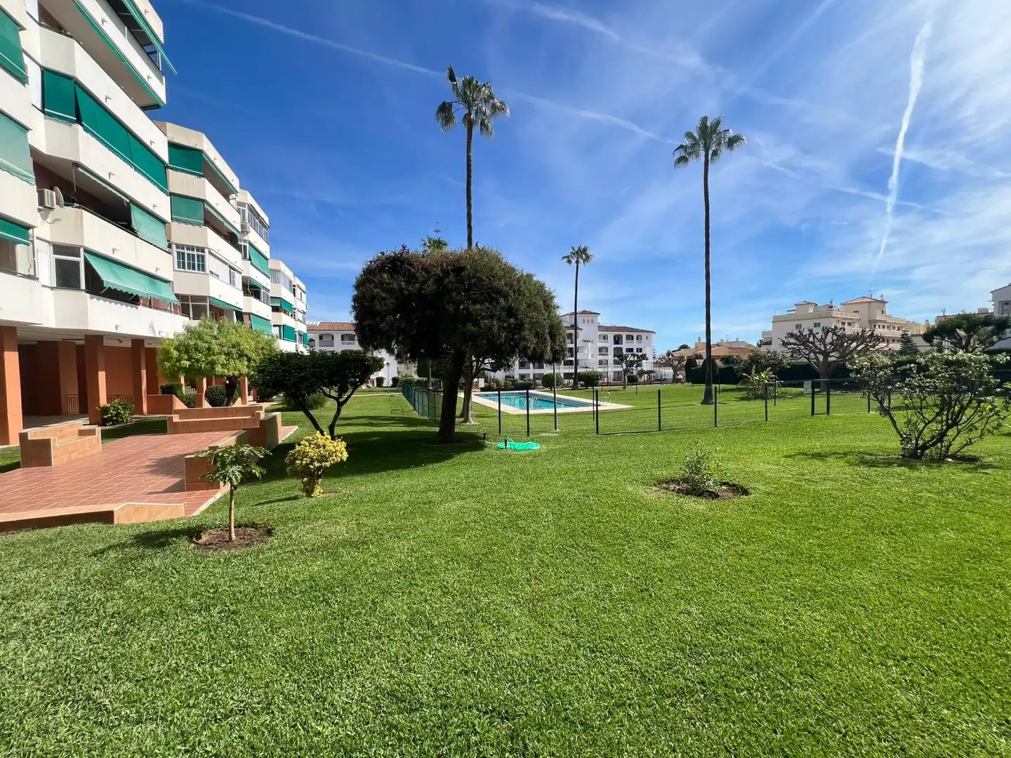 Außenansicht von Wohnung zum Verkauf in Torremolinos mit Klimaanlage, Privatgarten und Terrasse