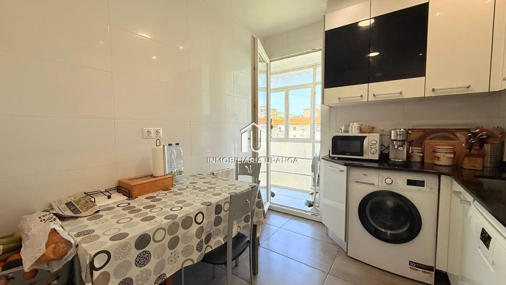 Cocina de Piso en venta en Laredo con Calefacción y Terraza