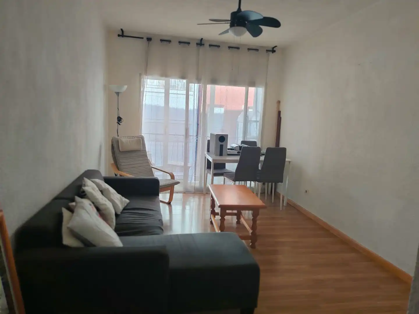 Living room of Flat for sale in Alcalá de Henares  with Terrace and Furnished