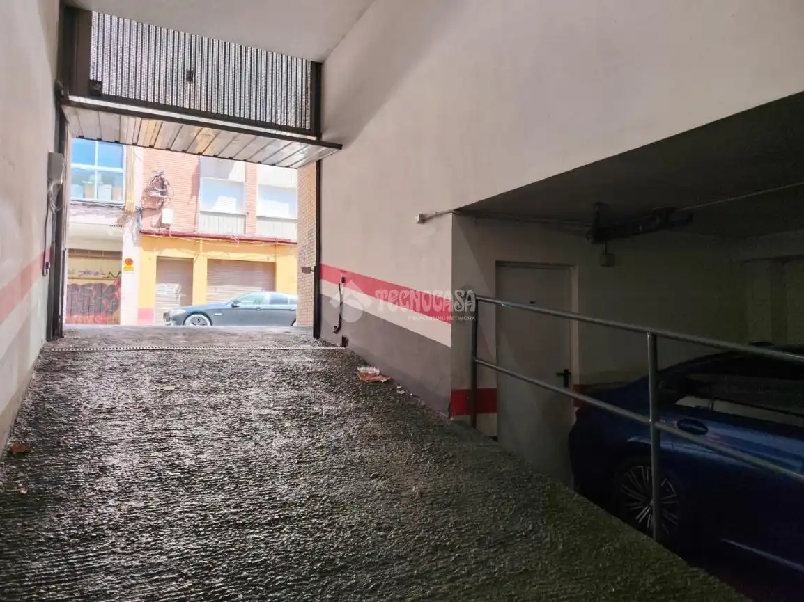 Parking de Piso de alquiler en Zaragoza con Calefacción, Parquet y Terraza