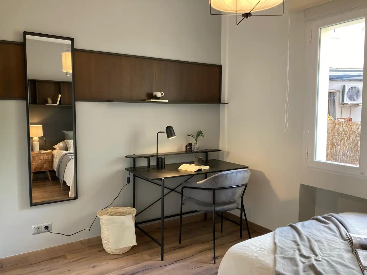Dormitori de Apartament de lloguer en Madrid amb Aire condicionat, Calefacció i Moblat