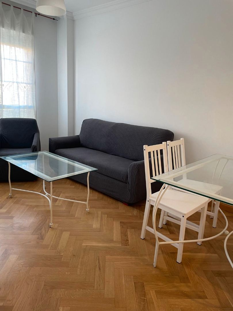 Living room of Flat to rent in  Madrid Capital  with Air Conditioner, Heating and Storage room