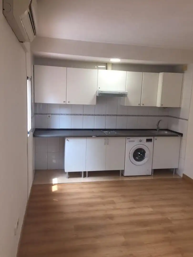 Studio avec ascenseur à louer à Calle del Hachero