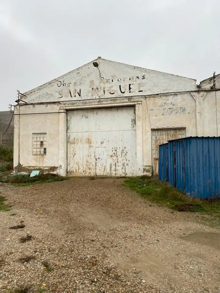 Vista exterior de Nau industrial en venda en Remolinos