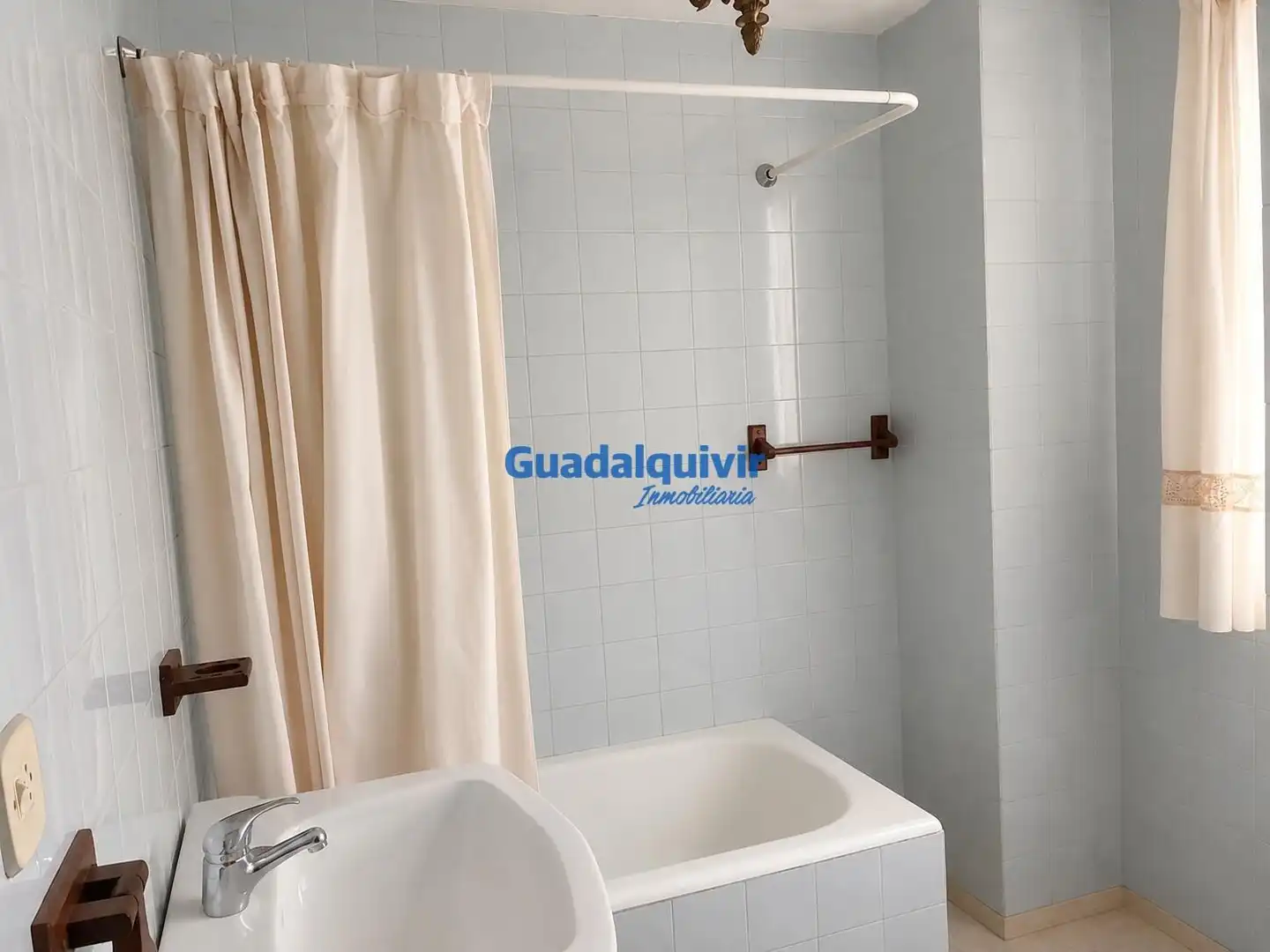 Baño de Piso en venta en Sevilla con Aire acondicionado y Balcón