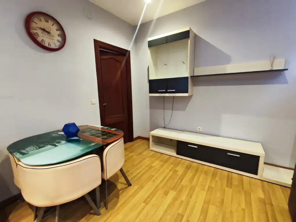 Sala d'estar de Pis en venda en Gijón  amb Parquet, Traster i Moblat