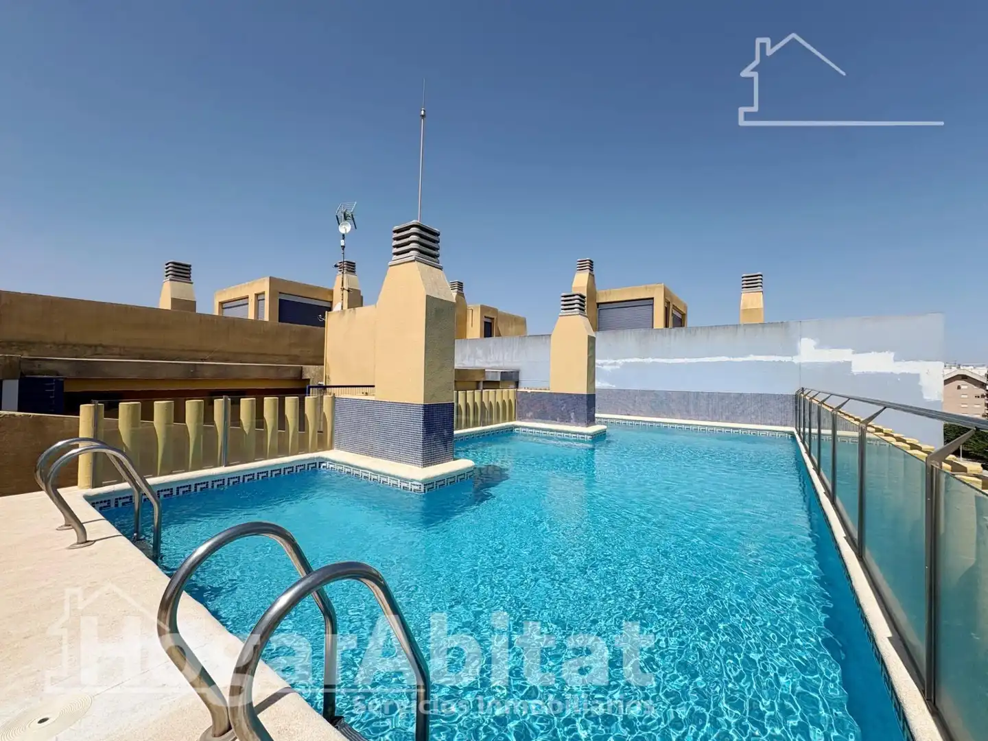 Piscina de Piso en venta en Bellreguard con Aire acondicionado, Calefacción y Jardín privado