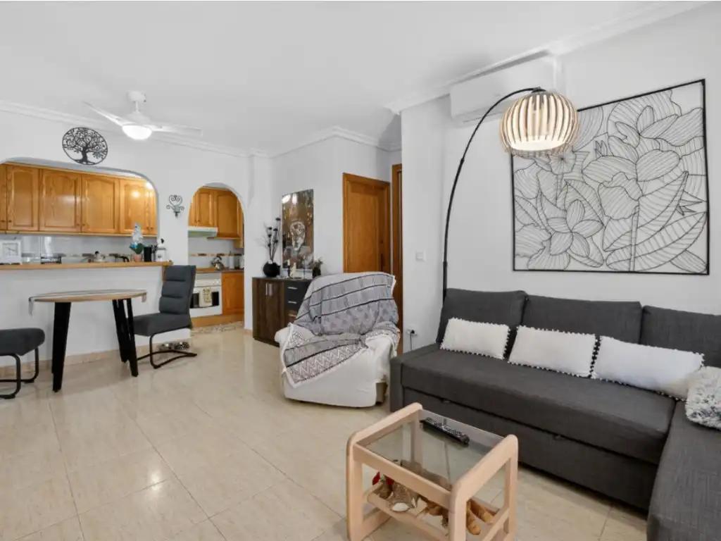 Sala d'estar de Casa o xalet en venda en Orihuela amb Aire condicionat, Jardí privat i Piscina comunitària