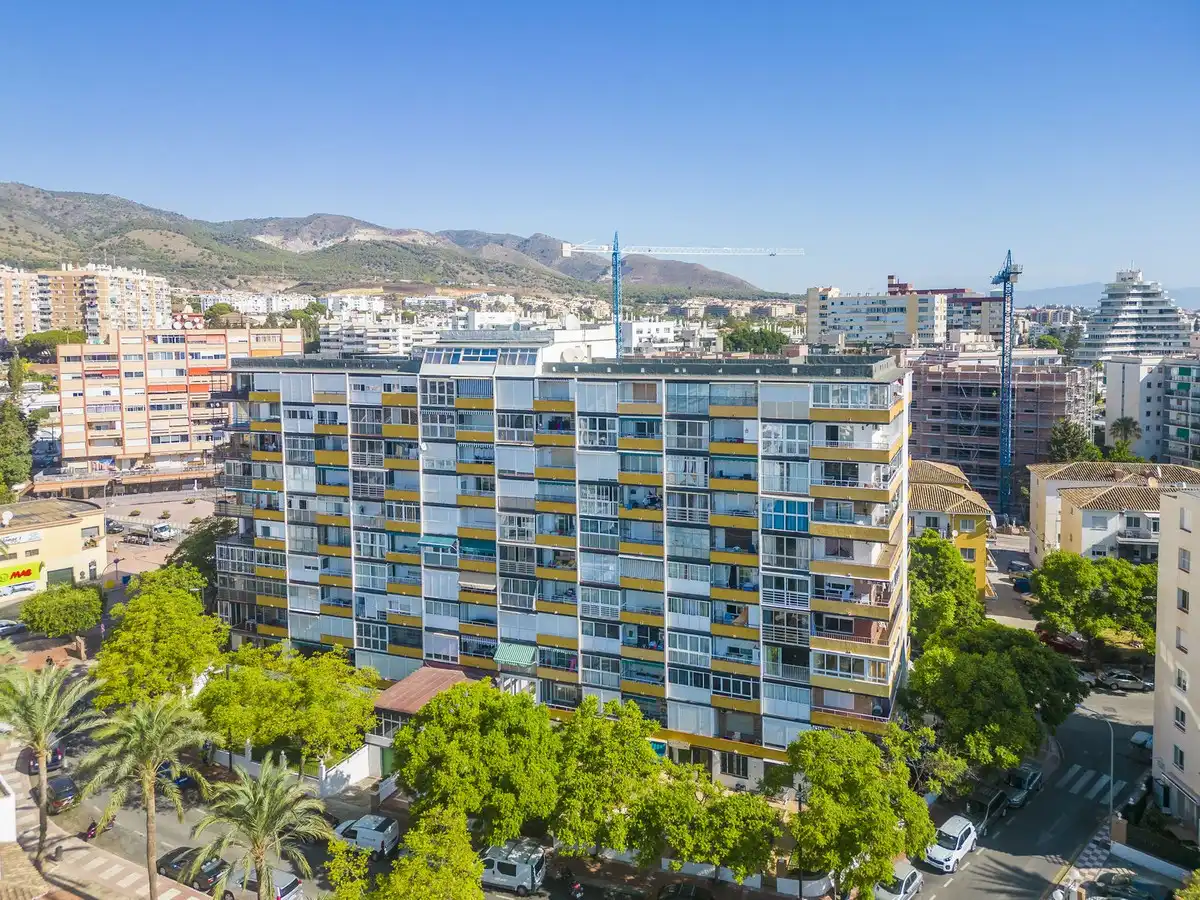 Vista exterior de Apartamento de alquiler en Benalmádena con Aire acondicionado y Piscina comunitaria