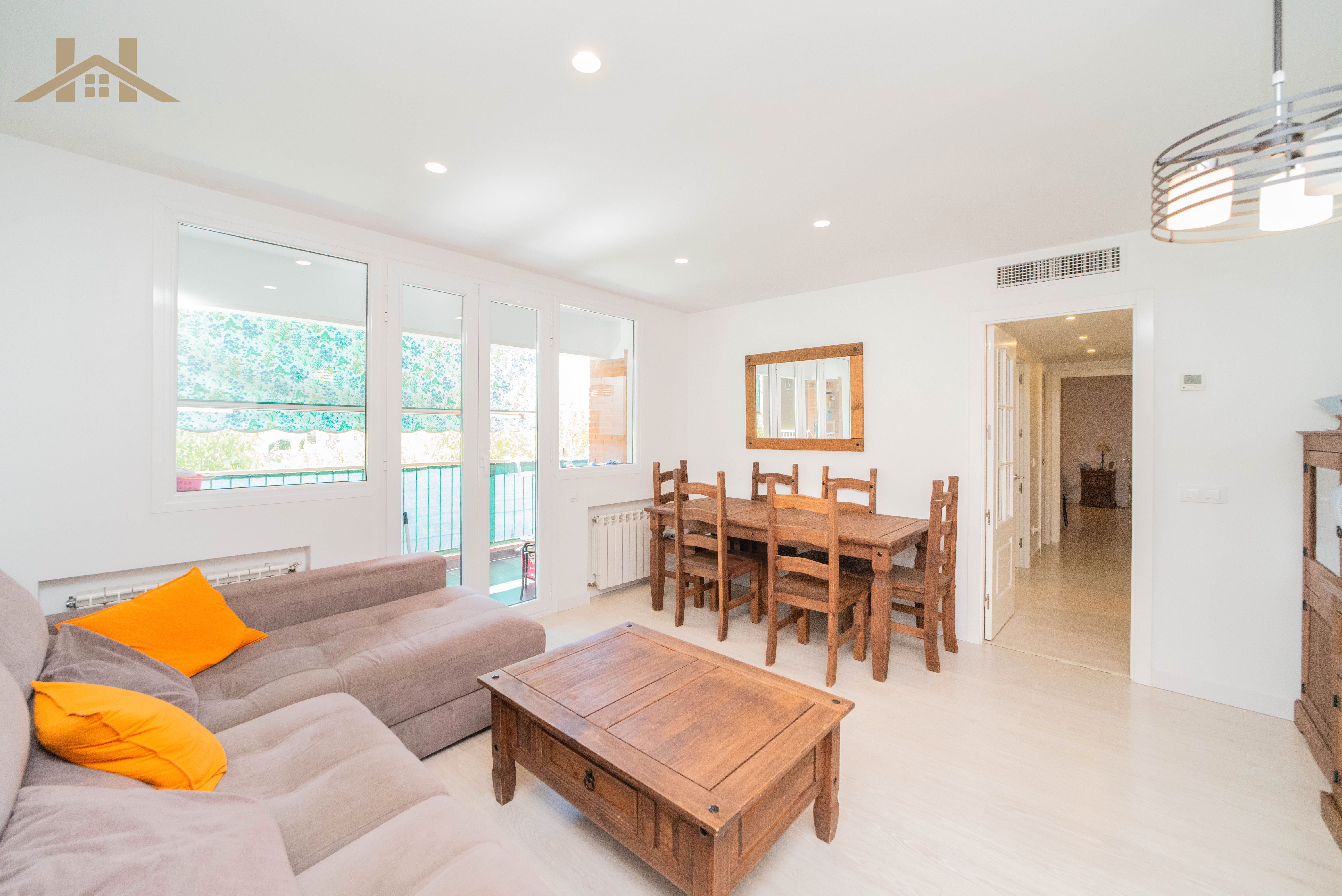 Living room of Flat for sale in Sevilla la Nueva  with Air Conditioner, Heating and Terrace