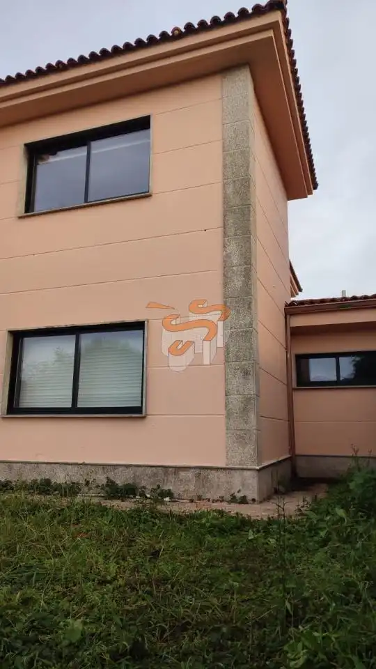 Vista exterior de Casa adosada en venda en Ferrol amb Calefacció, Jardí privat i Terrassa