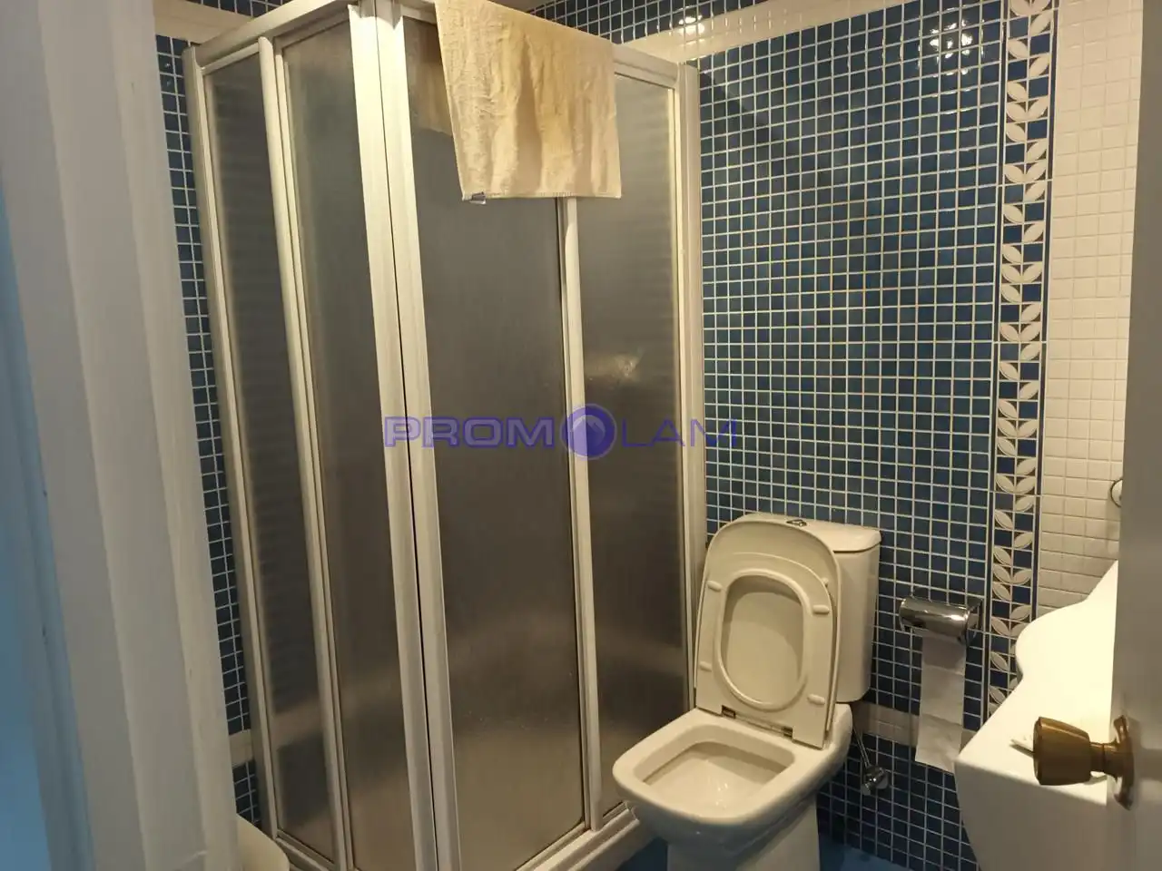 Bany de Pis en venda en Sevilla amb Aire condicionat