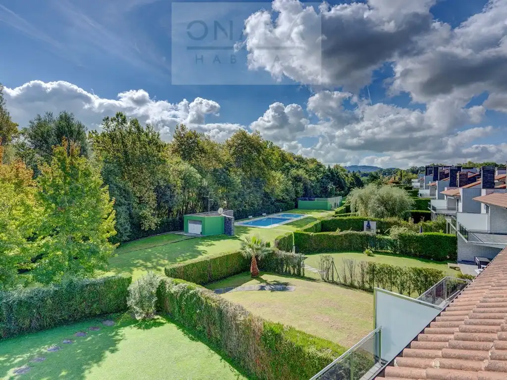 Jardín de Casa adosada en venta en Hondarribia con Jardín privado y Piscina comunitaria