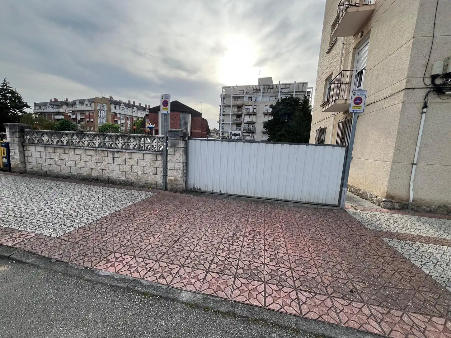 Aparcament de Planta baixa en venda en Colindres amb Calefacció i Jardí privat