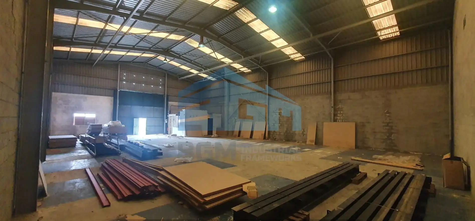 Fabrikhallen zur Miete in Boqueixón