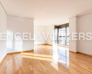 Sala d'estar de Apartament de lloguer en  Madrid Capital amb Aire condicionat, Calefacció i Parquet