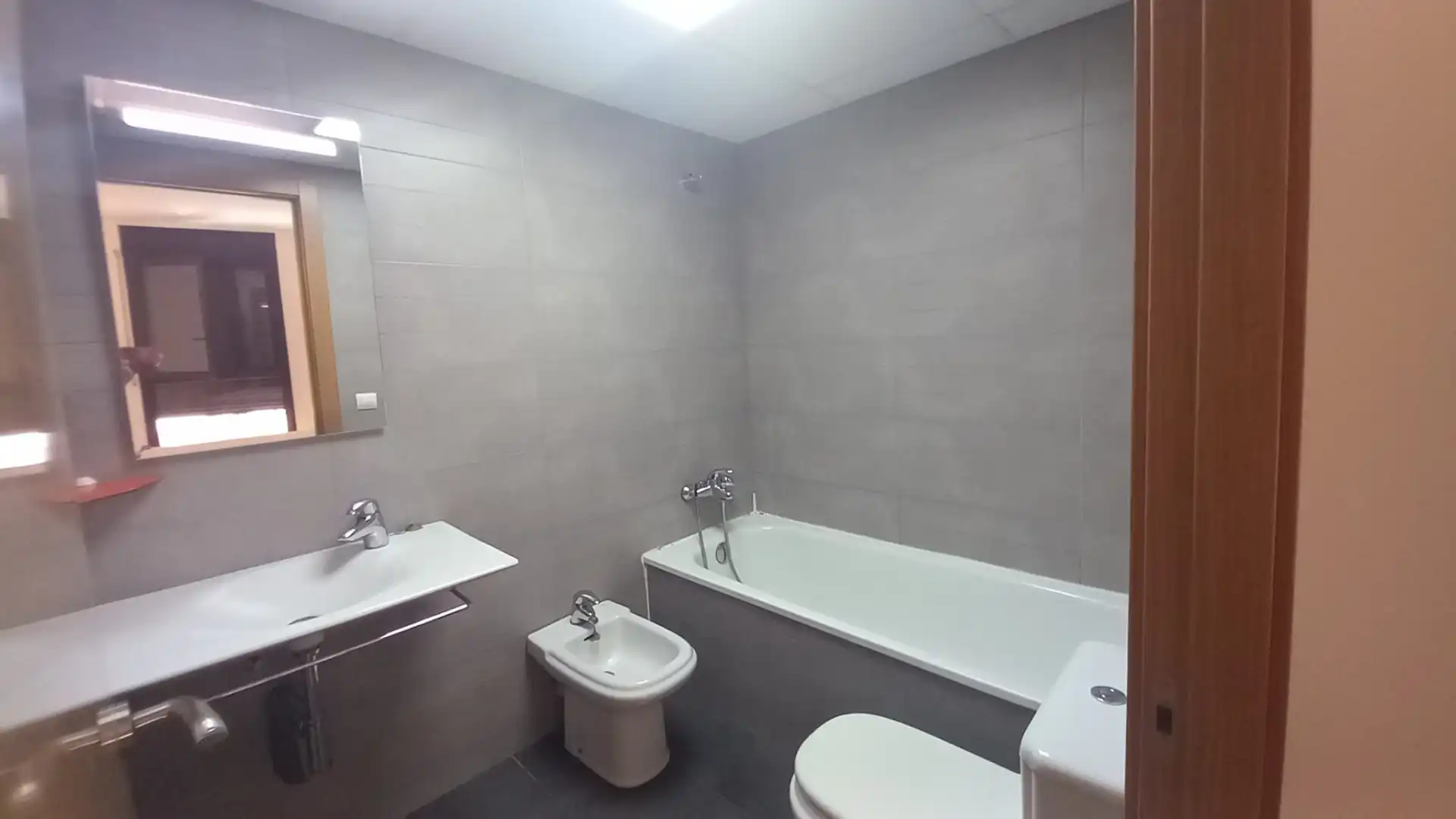 Baño de Piso de alquiler en Lleida con Calefacción, Amueblado y Balcón