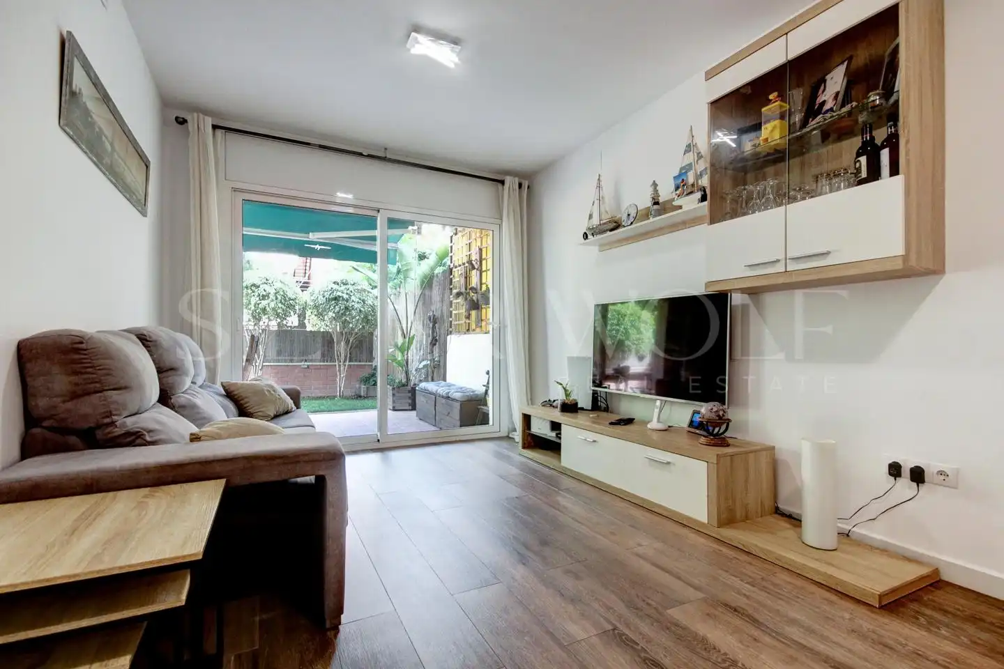 Living room of Ground floor for sale in Vilanova i la Geltrú  with Air Conditioner, Private garden and Terrace