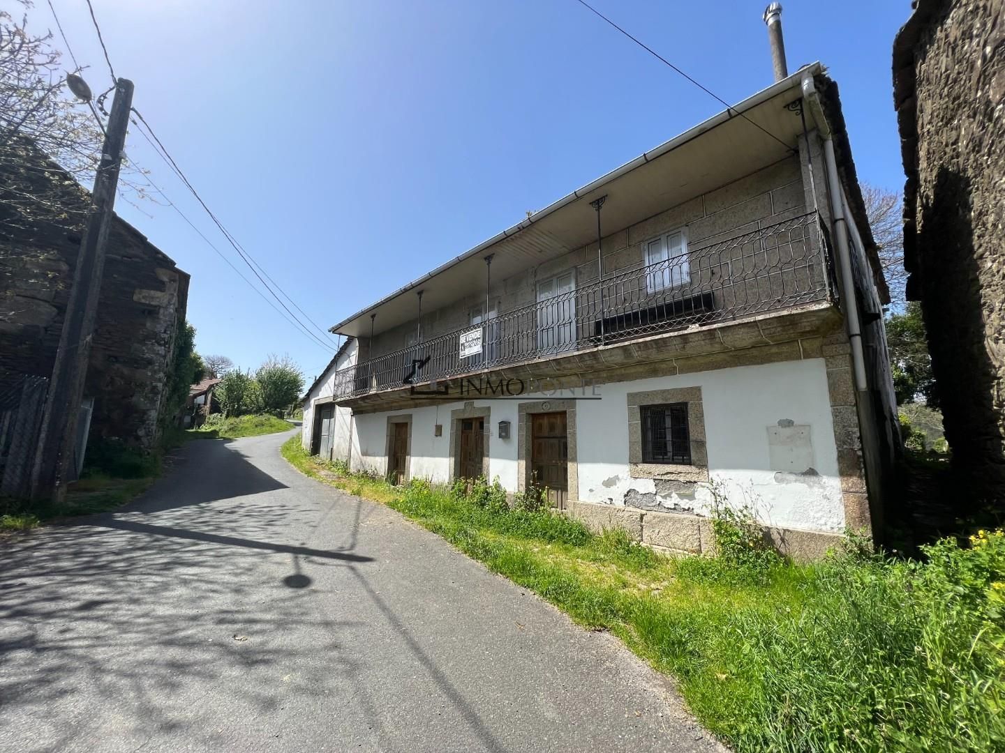 Vista exterior de Casa o xalet en venda en Forcarei amb Jardí privat