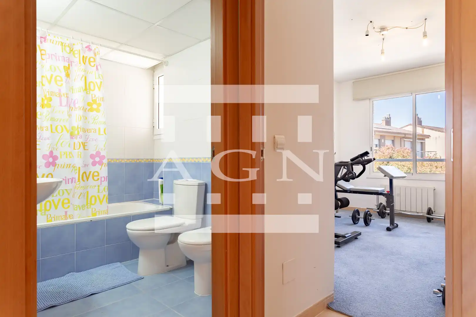 Badezimmer von Einfamilien-Reihenhaus zum Verkauf in Cambrils mit Klimaanlage, Heizung und Privatgarten